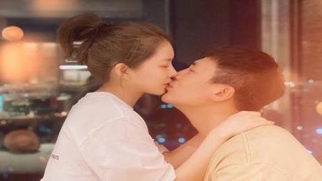 杜淳|王灿晒出近照，和丈夫杜淳大秀恩爱，滤镜氛围感十足