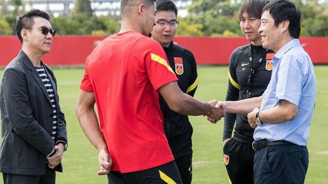 李霄鹏|2场0分钟，28岁当红国脚消失！输球也不用，李铁培养+李霄鹏放弃