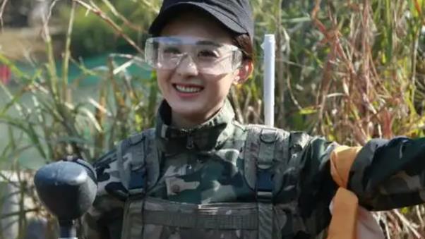 杨幂|女星“军装照”：佟丽娅精致，赵丽颖可爱，杨幂让人惊艳