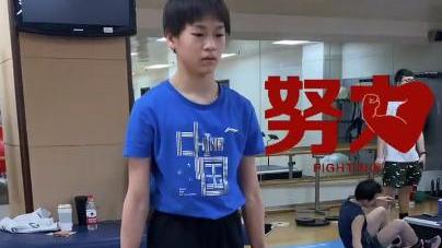 张雨霏|体坛卷起来！全红婵、张家齐高难度训练，张雨霏花式上楼梯