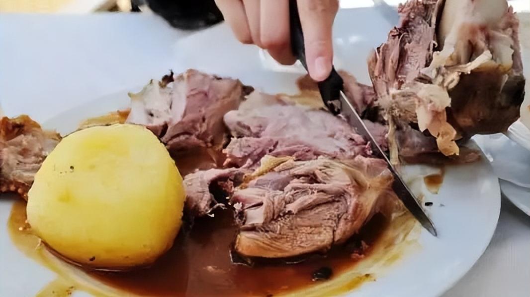 失眠|高嘌呤食物有哪些？营养师：这2种食物再爱吃，也要控制下了