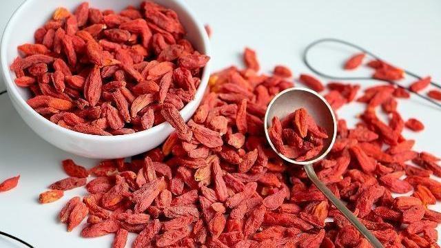 脾胃|枸杞和它泡一泡，坚持喝一周，湿气没了，腰也变细了！值得一看！