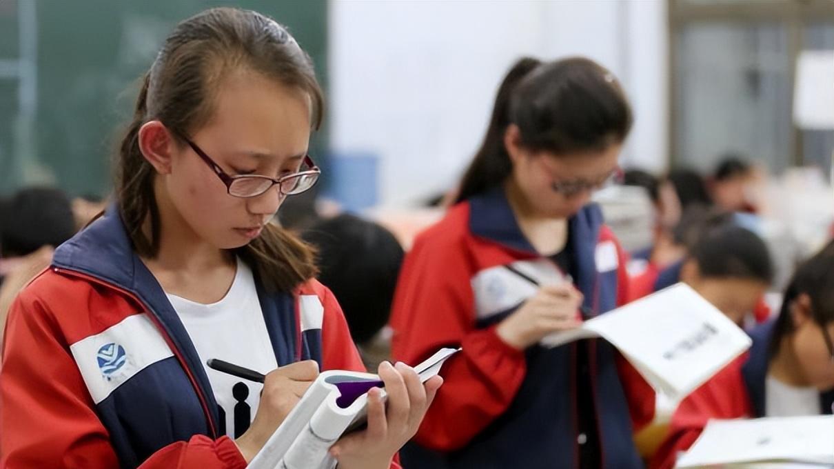 高考新增身份限制，部分学生成绩再好也无缘高考，2023考生需注意
