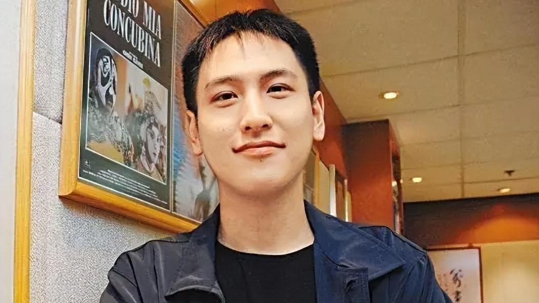 汤珈铖|“汤臣少主”汤珈铖：，18岁做霸总身家百亿，39未婚成父母心病