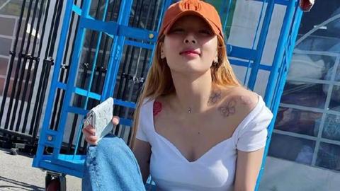 金泫雅|“性感小野马”金泫雅近照曝光，低胸上衣身材火辣，颈钉太过吸睛