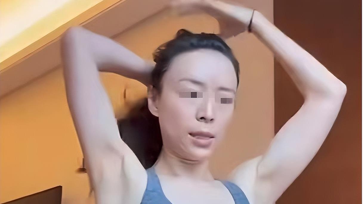 张静初|眼凸头秃，女星无效养生引热议：我顿悟很多人职业危机的根源