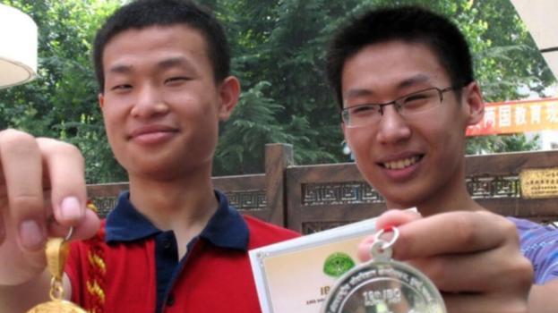 |女学霸表白北大“韦神”，生活照被扒，网友：不当明星可惜了