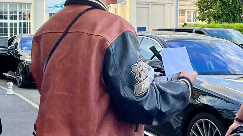 朴宝剑|Lisa粉丝误把韩星朴宝剑当成Lisa助理，当下反应被网友称赞