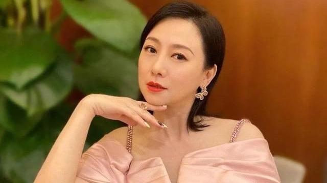 翁虹|演员翁虹，不后悔拍风月片，婚后努力做一个贤妻良母