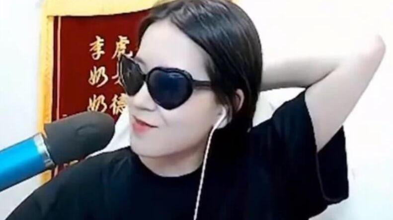 德芙|三木木露脸直播，吕德华人气暴涨，水友喊话德芙老吕家有救了