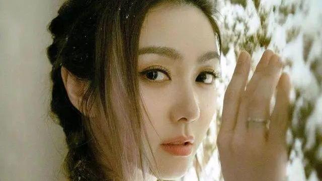 薛凯琪|与成龙儿子谈恋爱，方大同给她写歌，41岁的她逆龄成少女