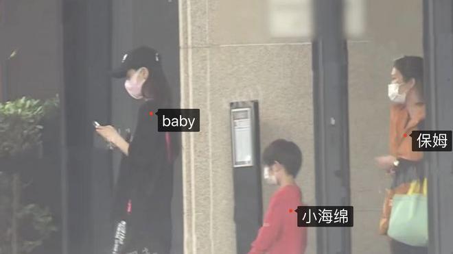 Angelababy|杨颖带孩子被拍，全程玩手机没互动，网友戏称她只是在做样子