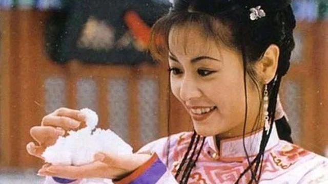 林心如|46岁林心如空中瑜伽视频曝光，身材曲线极好，女神依然青春靓丽