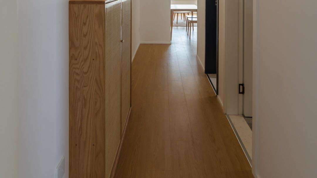 通长型卡座真是小户型的制胜“法宝”，家显得开阔又敞亮，很实用