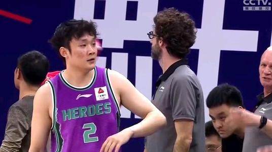 山东队|拒绝离队！山东争议主帅靠山坚挺 高速做出两大决定 小丁成新队长