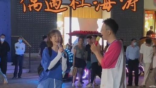 杜海涛|杜海涛路边演出被偶遇，近照消瘦颜值下滑，唱功被指像KTV水平