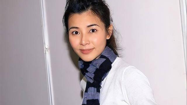 郑伊健 郑伊健妻子为打拼移居日本，晒近照惹人羡慕，颜值很抗打