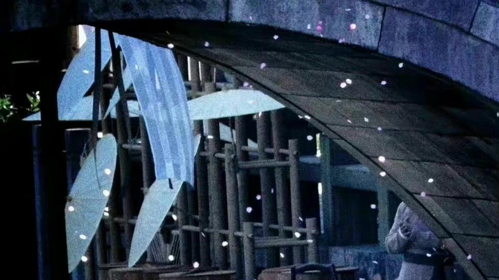 陈晓|刘亦菲陈晓《梦华录》吻戏路透，船上拥吻好浪漫