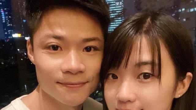 赛迪斯|27岁中国百米飞人宣布喜讯！孕肚大如箩，手臂图案抢镜，丈夫年轻