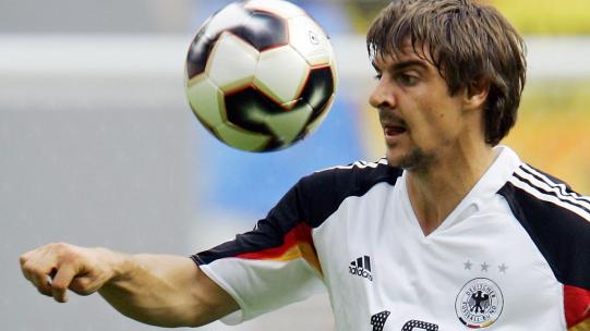 德国队|职业生涯生不逢时，出道很高结局凄凉，德国足坛损失一大天才