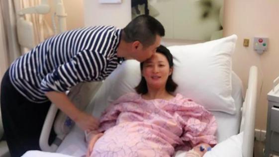 蒋勤勤|46岁蒋勤勤无美颜生图曝光，五官依旧能看出好底子，发量惹人羡慕