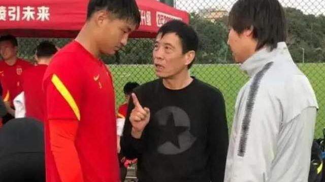 国足|又一足球界外人士评论中国男足：1-3输越南没看见你们还要脸