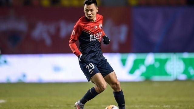 郜林|国足老将郜林抽烟被批，本人已给出回应，媒体人又出洋相！