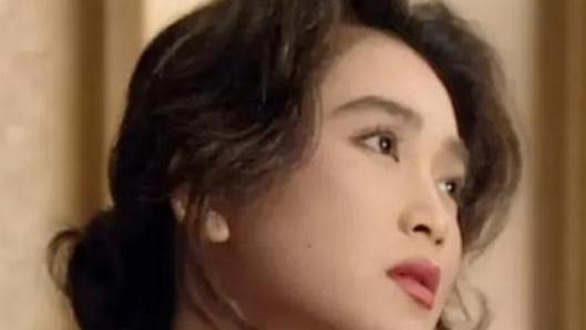 温碧霞|56岁的温碧霞，很长时间都没有参加走秀了，粉色的短裙，脚上穿膝靴