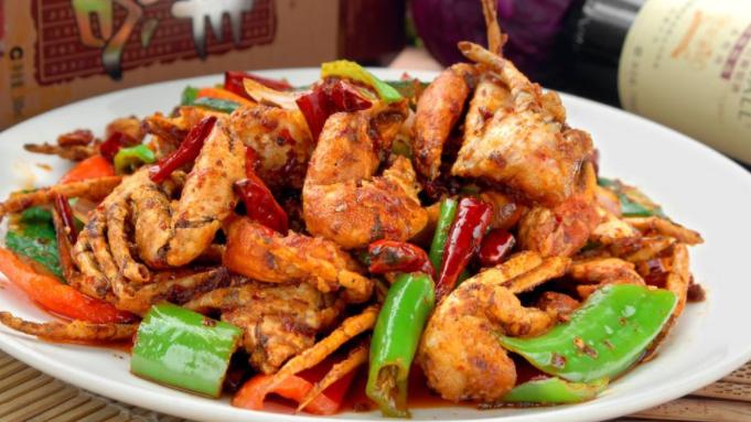 香菇|熘蟹腿的蟹腿要长短整齐，此菜汁芡洁白略浓，口味成鲜馨香