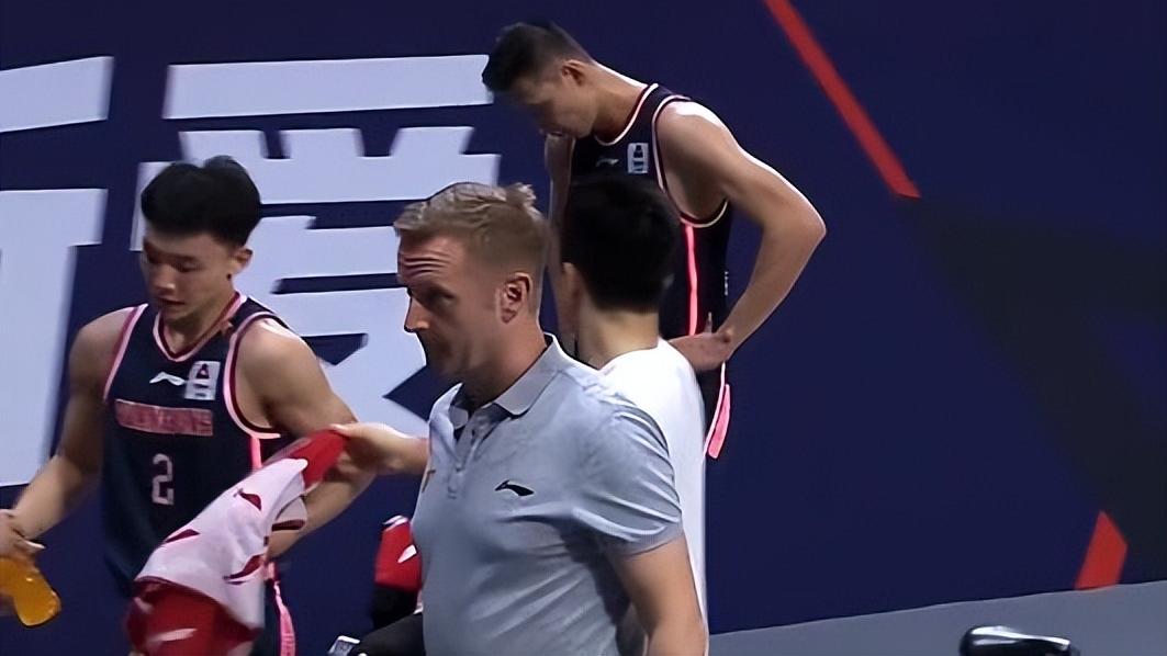 广东男篮|广东惨败辽宁！三核含泪输球，胡明轩回暖，替补辣眼，杜锋引谩骂