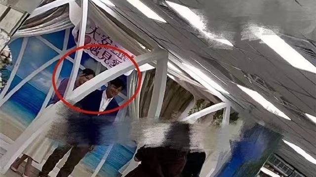 陈乔恩|陈乔恩首晒新婚生活，与Alan吃蛋糕品尝美酒，好友送鲜花庆祝