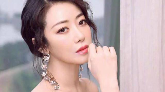 陈紫函|45岁陈紫函，身材火辣容颜姣好，依旧是如此的时尚动人