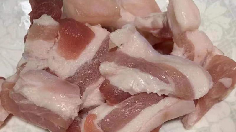 排骨|冬天吃牛吃羊不如吃它，8元炒一大盘，开胃爽口又营养，大小爱吃