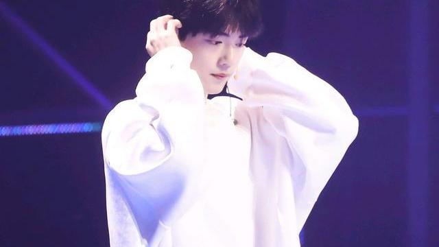 肖战|肖战音乐领域再获冠军，官媒直呼肖战为夺冠男神，非常难以超越