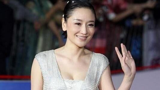 孙宁|王学兵前妻孙宁真有气质！身材高挑又丰腴，单身也有女人味