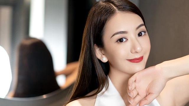 方媛|方媛晒读书旧照片，证明自己没整容，在线回怼“无聊富婆”的说法