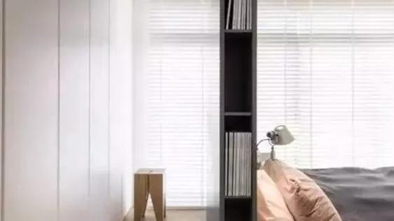 现在越来越多人不将床靠墙摆放了，往前挪80公分，太实用了！