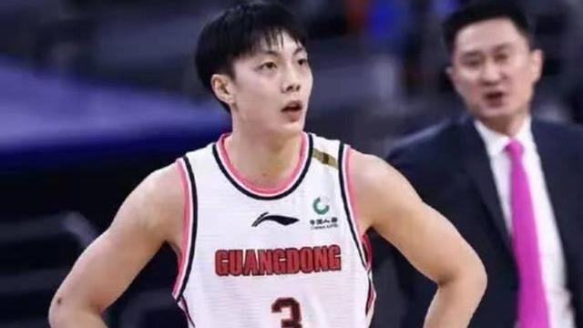 广东男篮|郭士强振臂高呼，广东队惨败夜，揭开13年前恩怨，众人恍然大悟