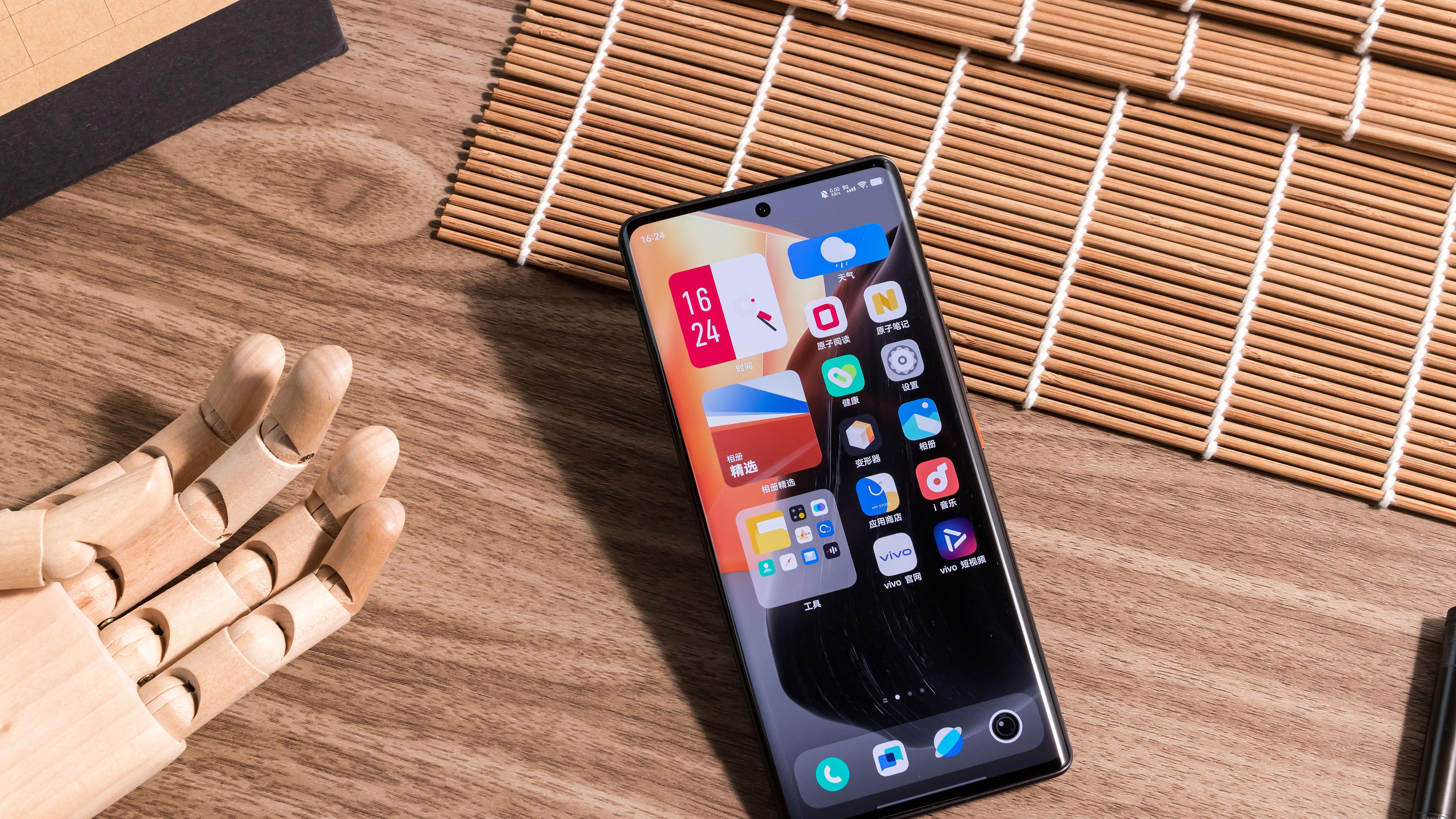 iqoo|iQOO 9 Pro赛道版上新：成熟品牌，都应该有自己的设计语言