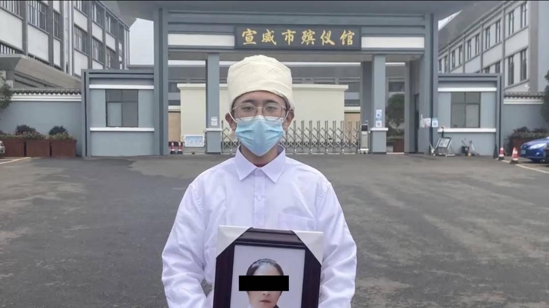 “男子纵火烧死妻子”案一审宣判死刑，儿子：妈，我替你主持公道了！