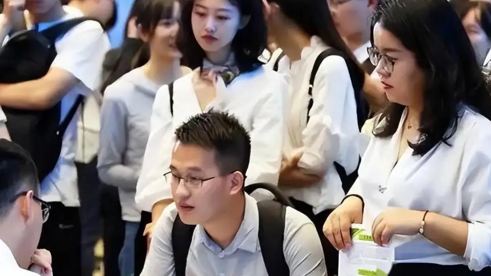 招聘|应届生喜从天降，事业单位招录门槛有新变化，职校生受益最为明显