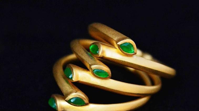 翡翠|自己买裸石去镶嵌要比买翡翠成品更划算？太天真了