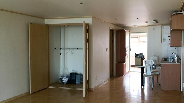 花光6年积蓄买43二手房，不舍得花大钱装修，简单收拾就入住了