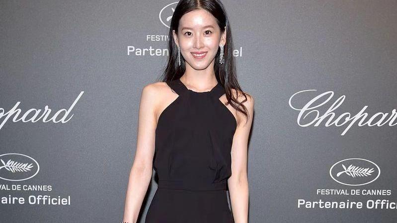 章泽天|章泽天老太快！现身聚会憔悴得不像话，打扮老成真不像90后