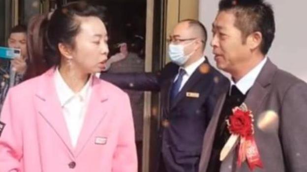 |毁三观！姚威被指不忘养育之恩仍与郭爸来往，坚定支持许妈查真相