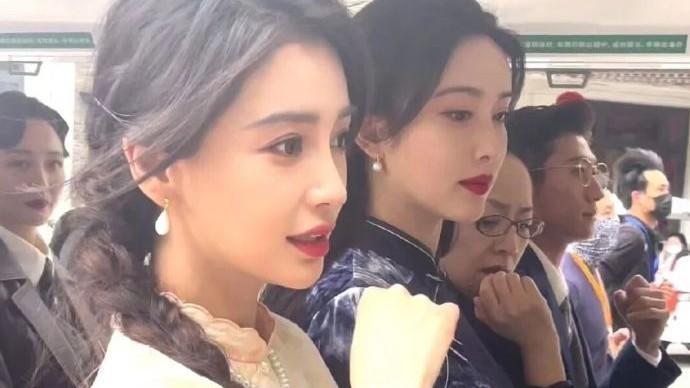 华晨宇|《萌探2》路透，baby孟子义同框比美，华晨宇没戴假发显绅士