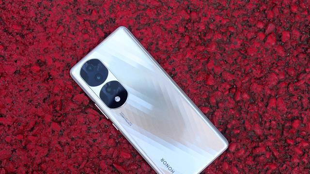 |荣耀80Pro+展露锋芒，安排16+512GB大存储，高端梦成了