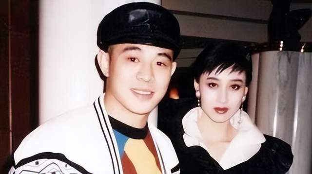 利智|滤镜碎了！拍戏时周润发假戏真做暴打利智，只因她是内地人