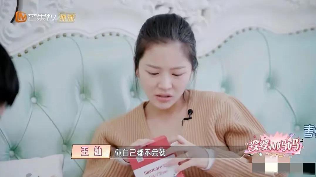 王灿|王灿晒和杜淳接吻照秀恩爱，却被吐槽：缺什么秀什么