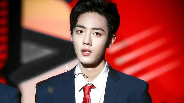 肖战|《亚洲音乐台》报道肖战新代言，还评价肖战完美侧颜，非常好看